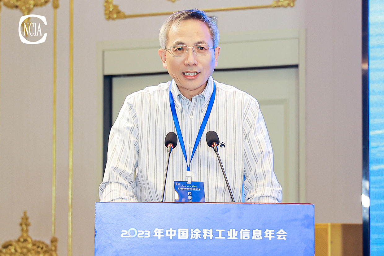 中國涂料工業(yè)協(xié)會(huì)技術(shù)專家工作委員會(huì)主任桂泰江主持會(huì)議